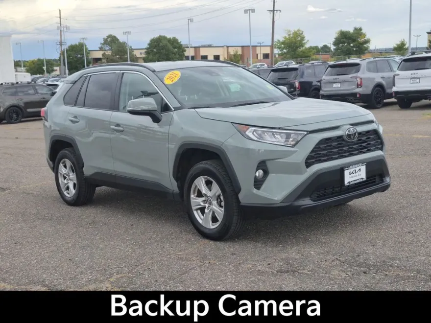 2021 Toyota RAV4 XLE photo 1