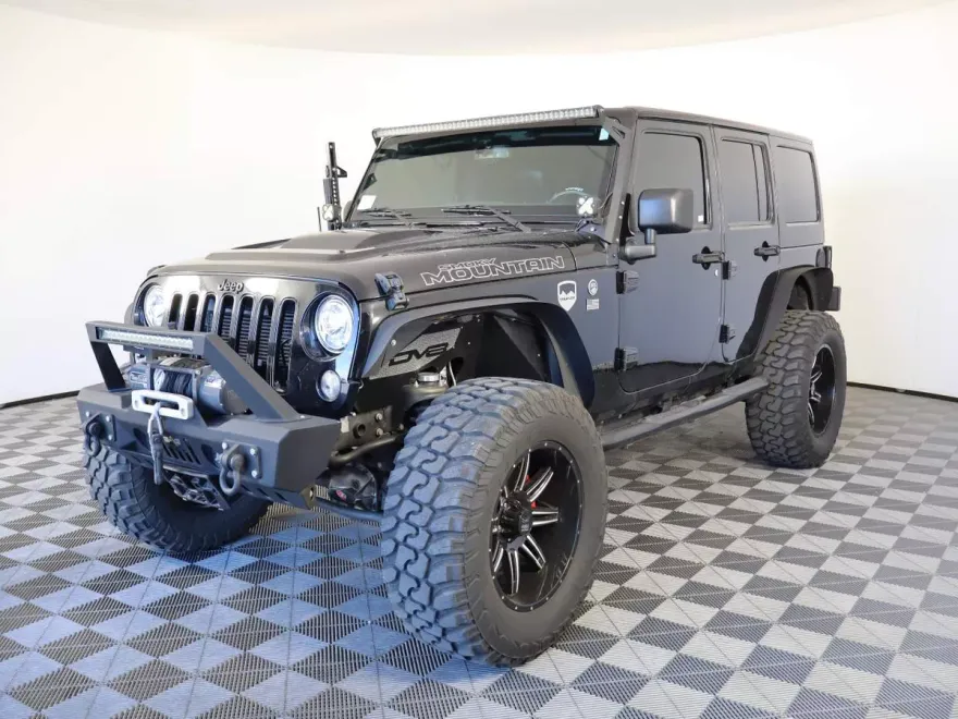 2017 Jeep Wrangler Unlimited Smoky Mountain photo 1