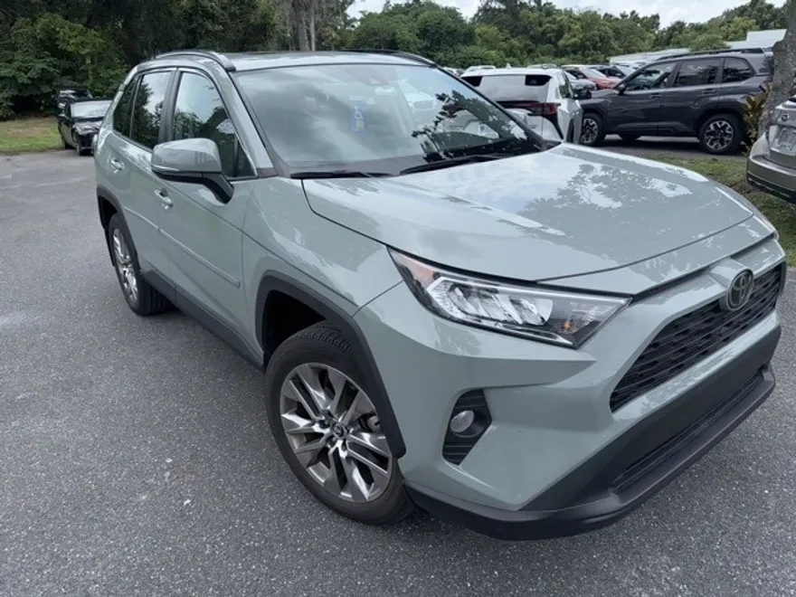 2020 Toyota RAV4 XLE Premium photo 1