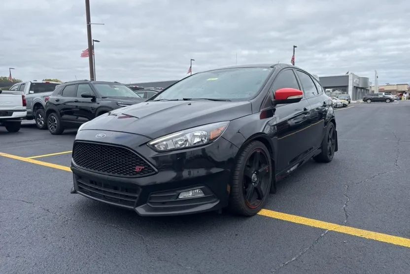 2016 Ford Focus ST photo 1