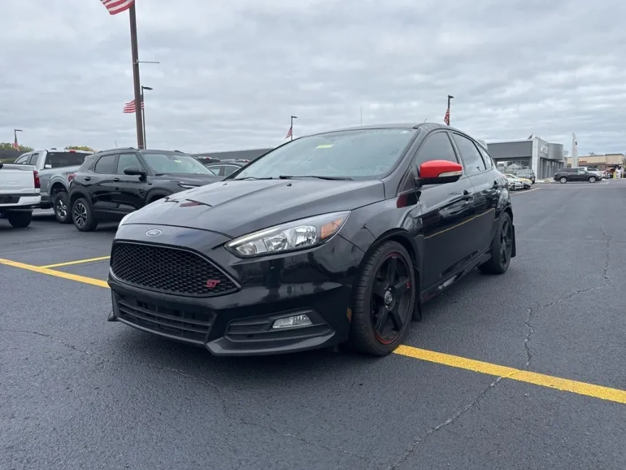 2016 Ford Focus ST photo 1