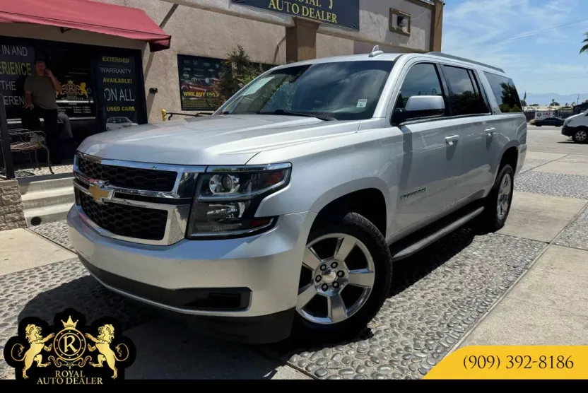 2018 Chevrolet Suburban LT photo 1