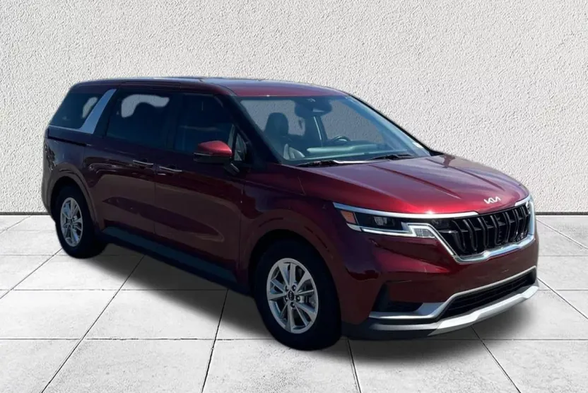 2022 Kia Carnival LXS photo 1