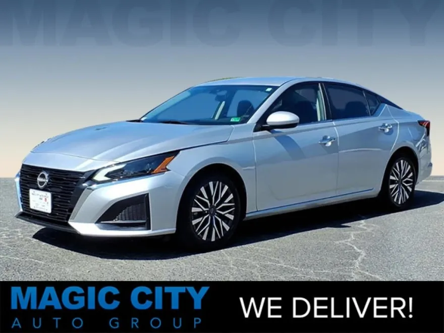 2023 Nissan Altima 2.5 SV photo 1