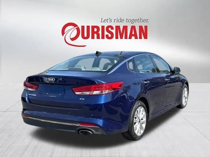 2016 Kia Optima EX photo 1