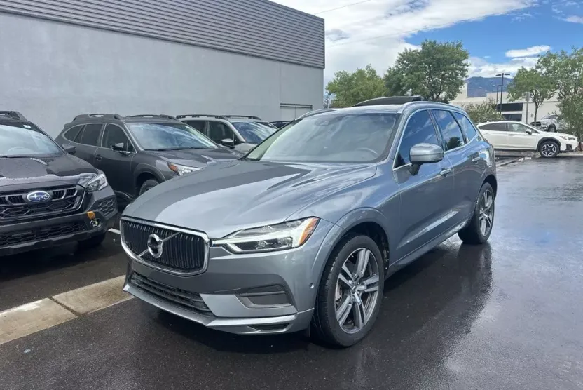 2018 Volvo XC60 T5 Momentum photo 1