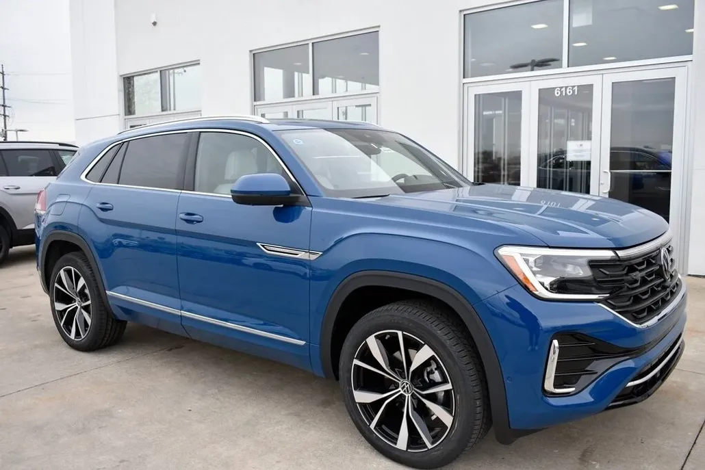 2025 Volkswagen Atlas Cross Sport SEL Premium R-Line photo 1
