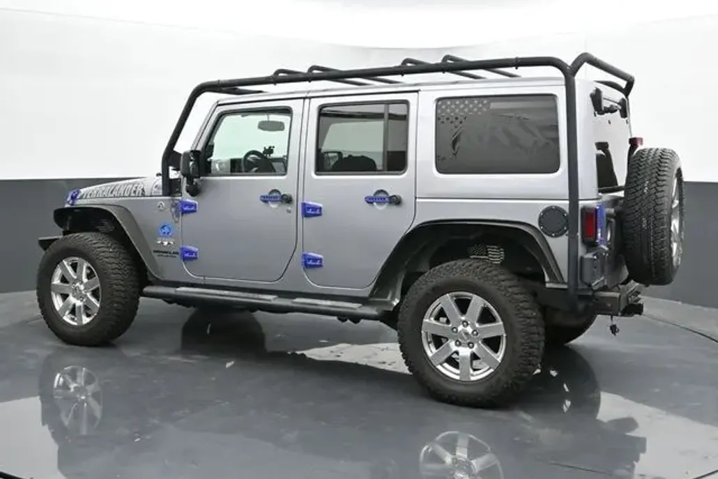 2016 Jeep Wrangler Unlimited Sahara photo 1