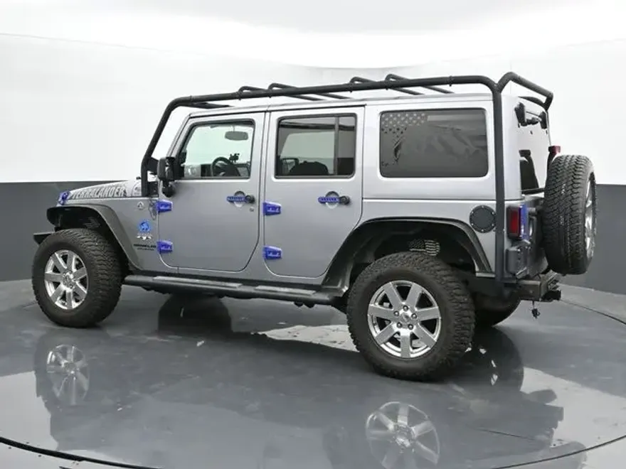 2016 Jeep Wrangler Unlimited Sahara photo 1