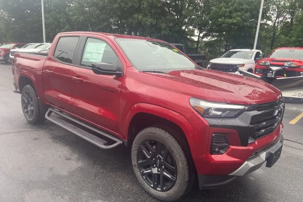 2025 Chevrolet Colorado Z71 photo 1