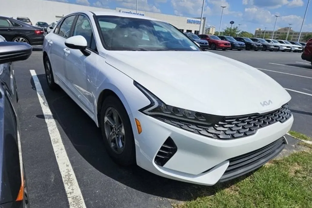 2023 Kia K5 LXS photo 1