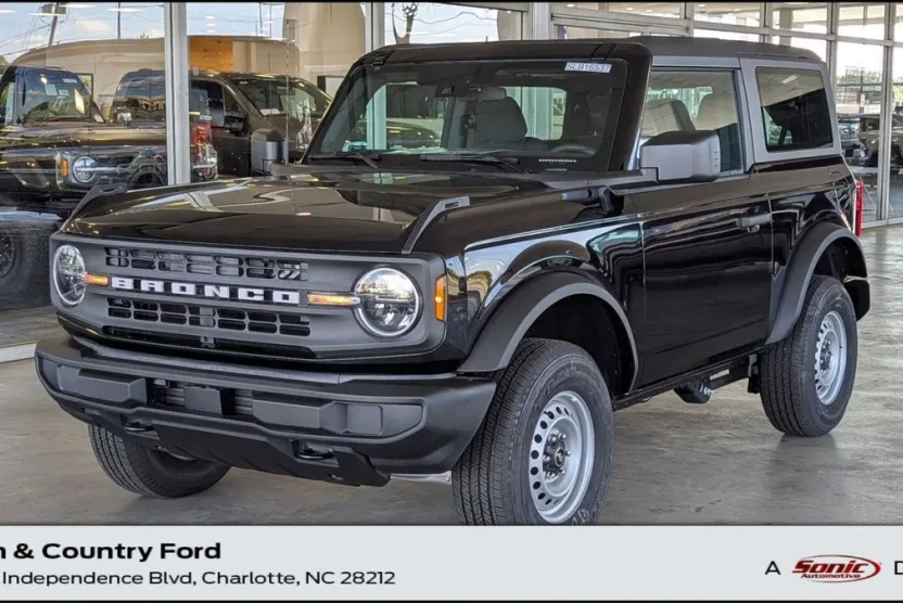 2025 Ford Bronco Base photo 1