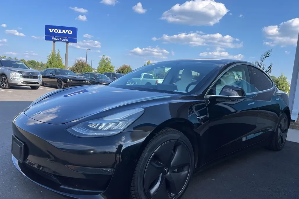 2018 Tesla Model 3 Long Range photo 1