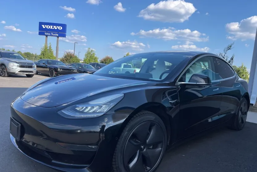 2018 Tesla Model 3 Long Range photo 1