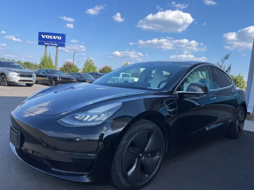2018 Tesla Model 3 Long Range photo 1