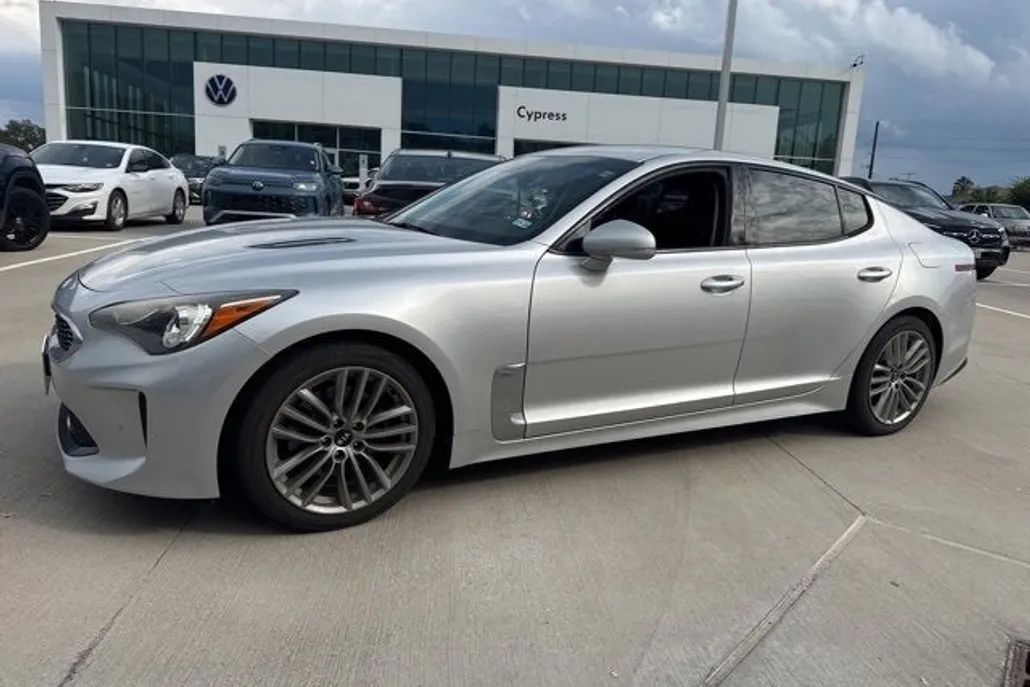 2018 Kia Stinger photo 1
