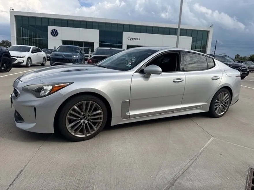 2018 Kia Stinger photo 1