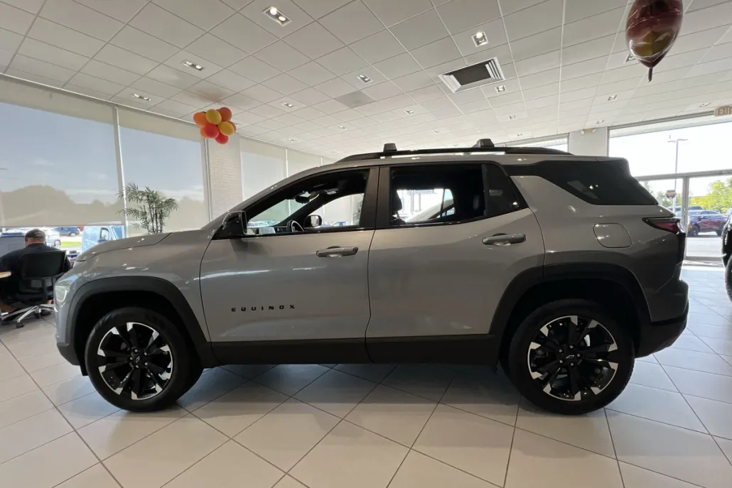 2025 Chevrolet Equinox RS photo 1