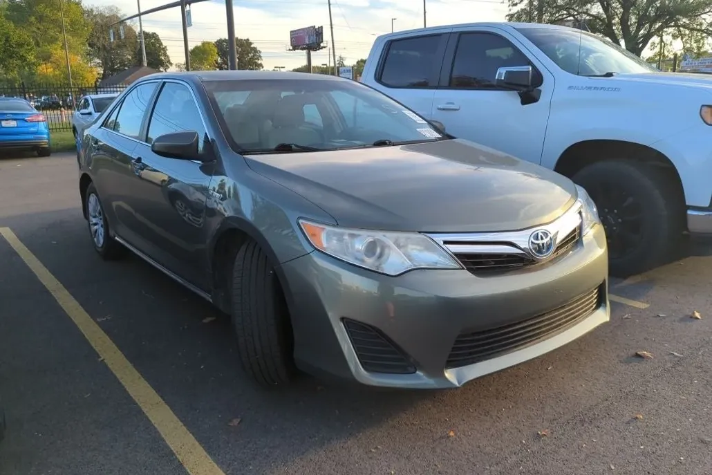 2012 Toyota Camry Hybrid LE photo 1