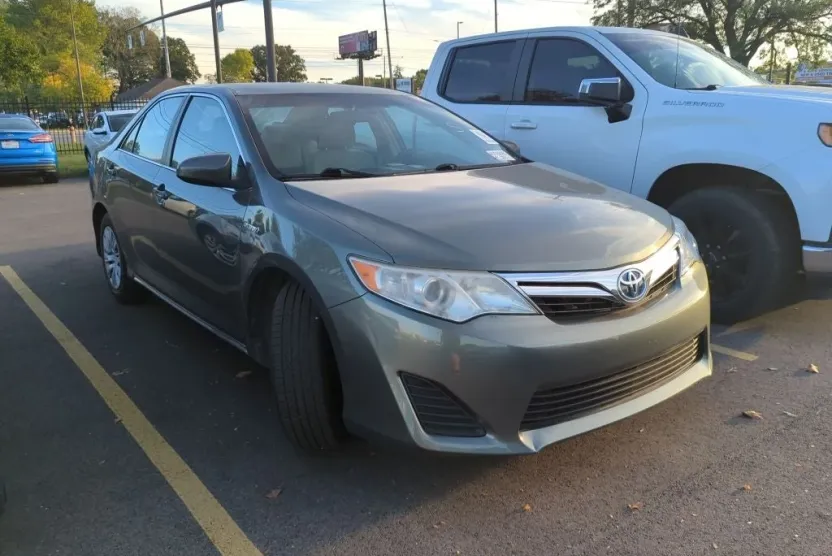 2012 Toyota Camry Hybrid LE photo 1