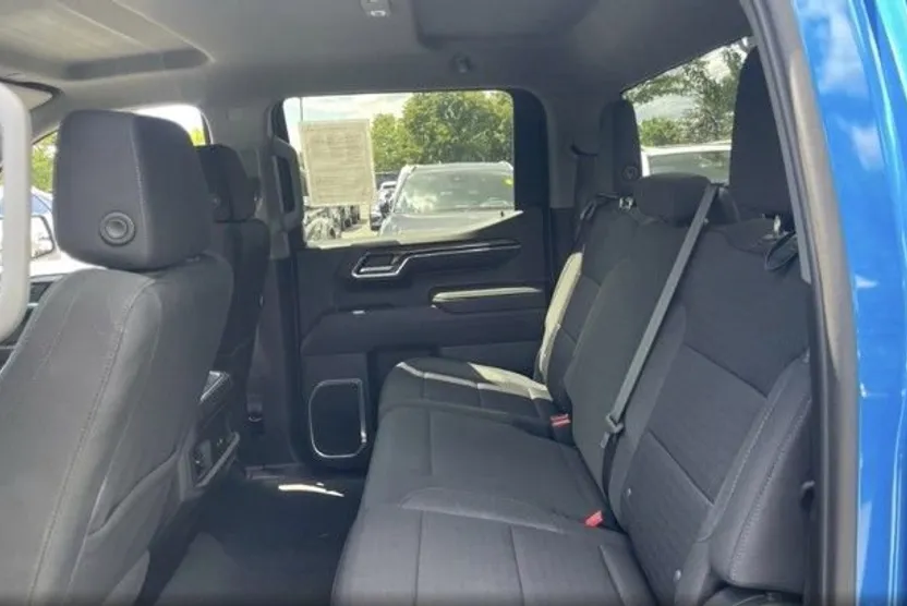 2023 Chevrolet Silverado 1500 RST photo 1