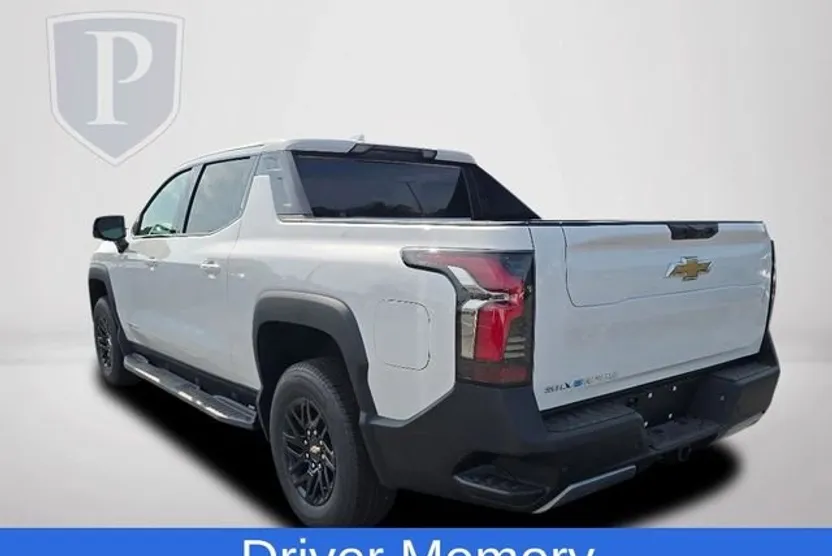 2025 Chevrolet Silverado EV LT photo 1