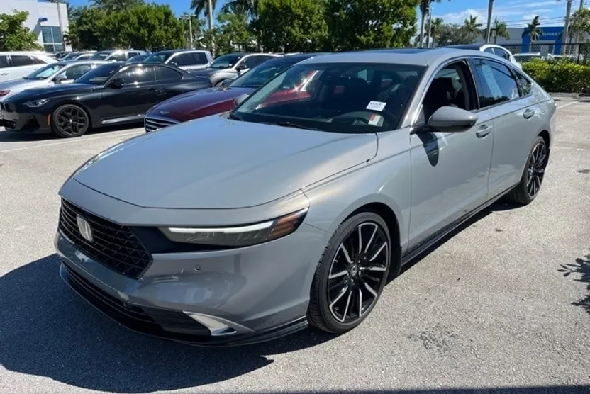 2023 Honda Accord Hybrid Touring photo 1