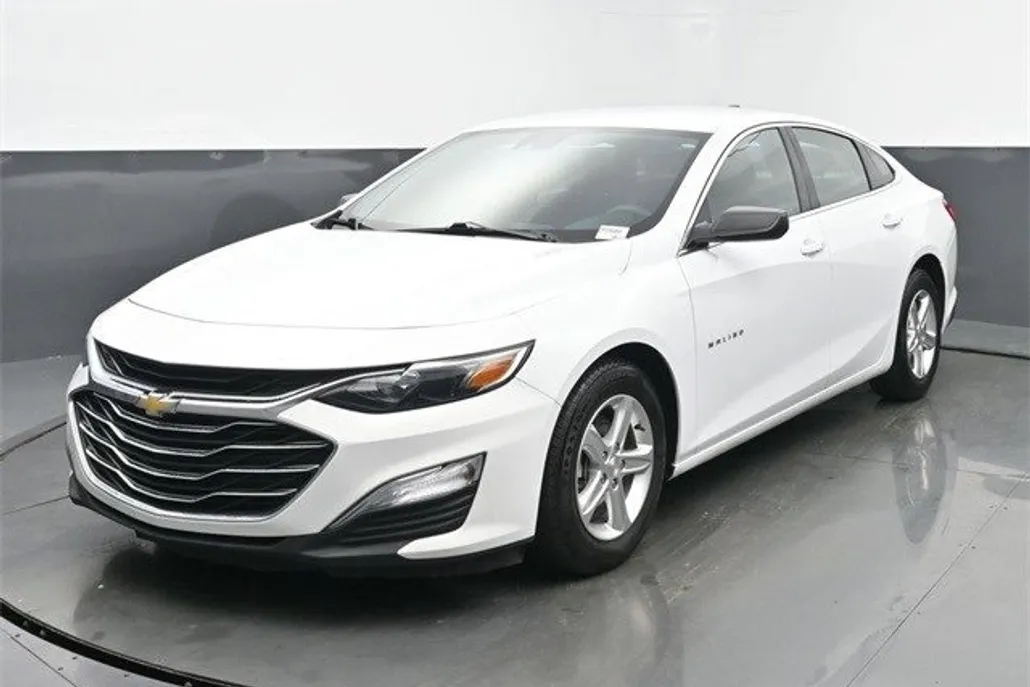 2023 Chevrolet Malibu LS photo 1