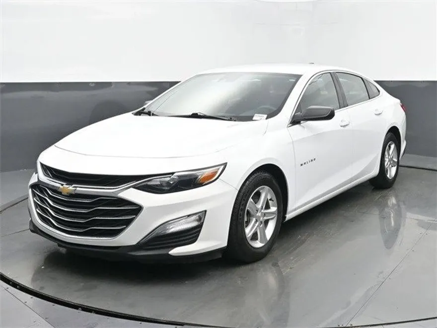 2023 Chevrolet Malibu LS photo 1