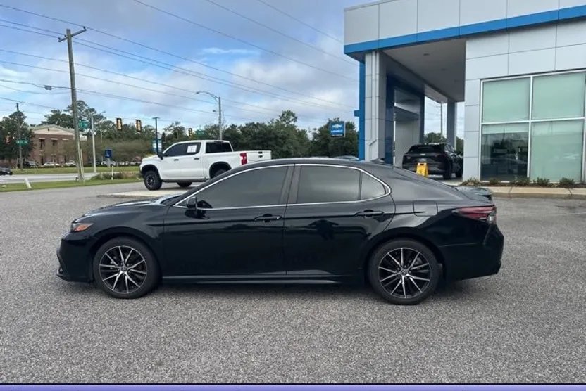 2021 Toyota Camry SE photo 1