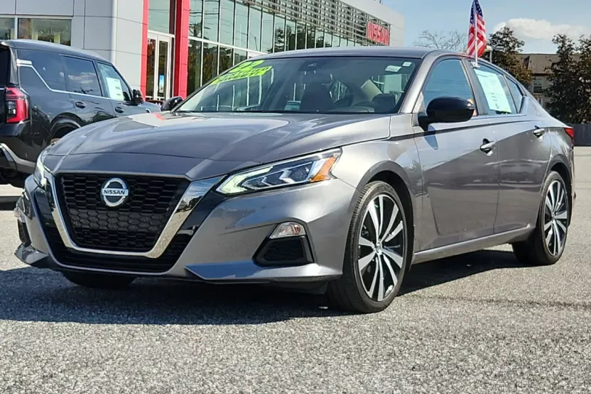 2022 Nissan Altima 2.5 SR photo 1