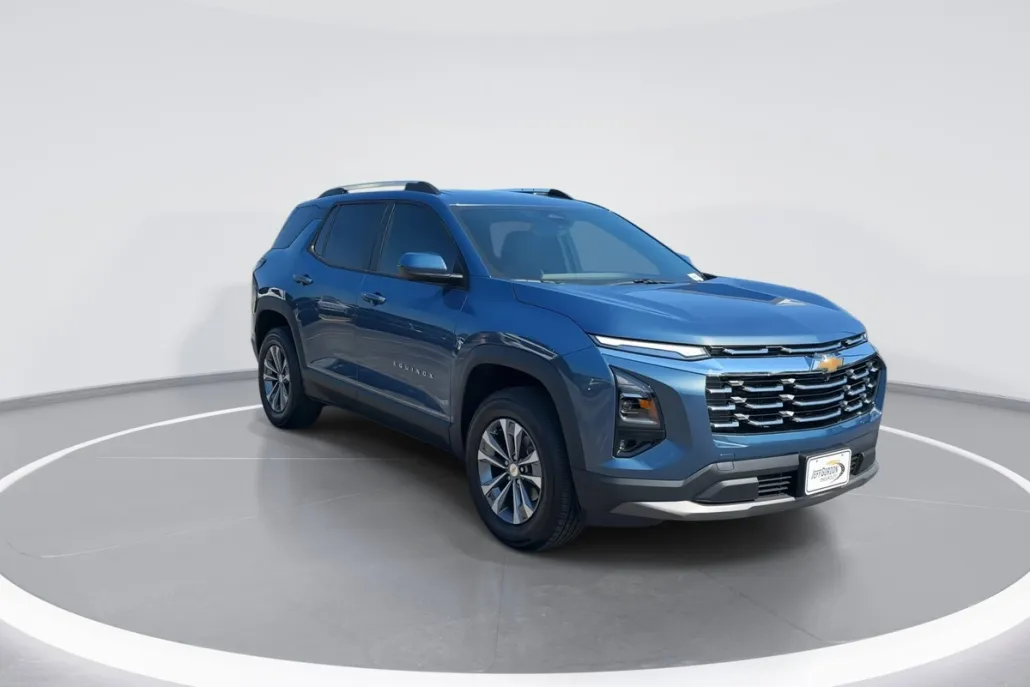 2026 Chevrolet Equinox LT photo 1