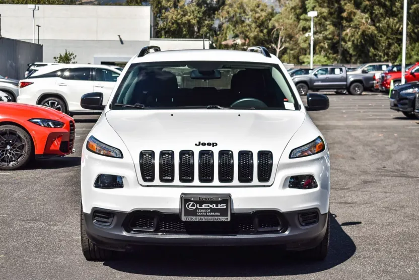 2016 Jeep Cherokee Altitude photo 1