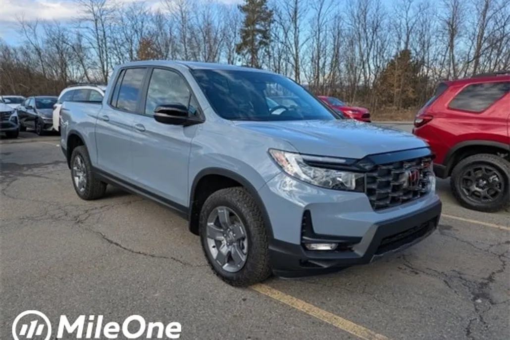2025 Honda Ridgeline TrailSport photo 1