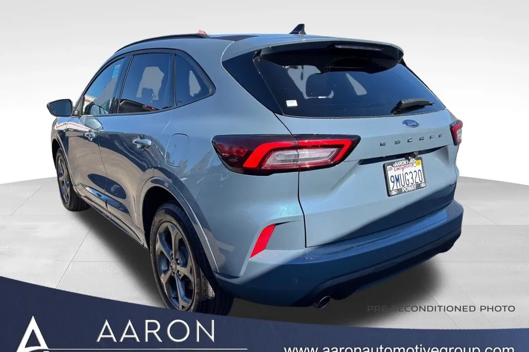 2024 Ford Escape ST-Line Select photo 1