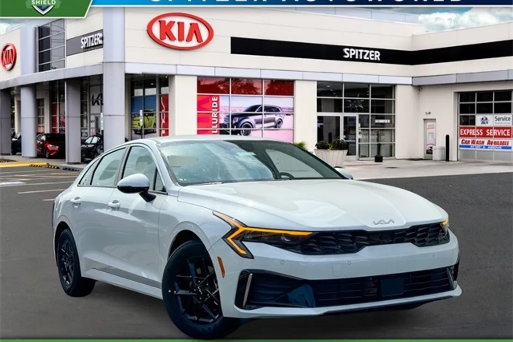 2025 Kia K5 LXS photo 1