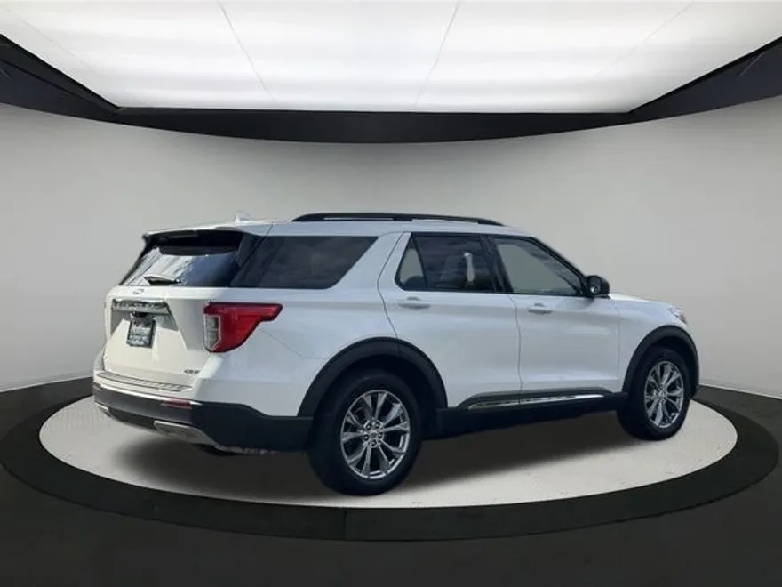 2022 Ford Explorer XLT photo 1