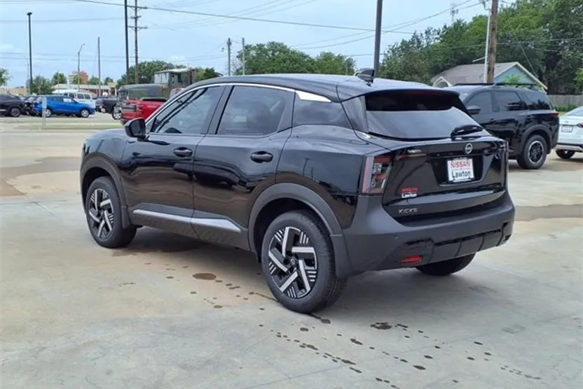 2025 Nissan Kicks SV photo 1