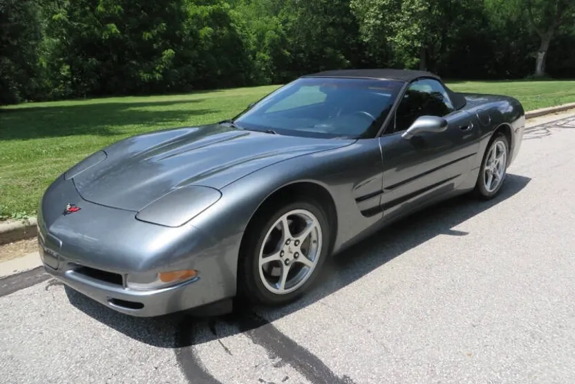 2004 Chevrolet Corvette photo 1