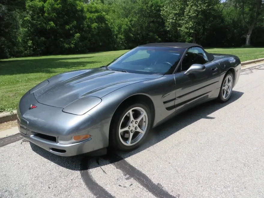 2004 Chevrolet Corvette photo 1
