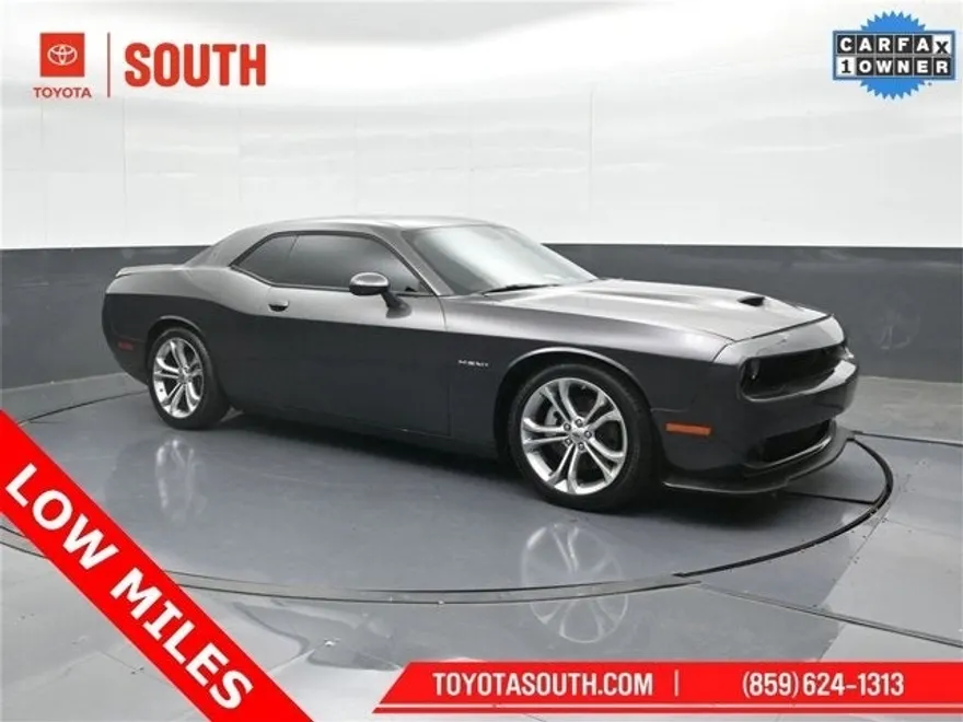 2022 Dodge Challenger R/T photo 1