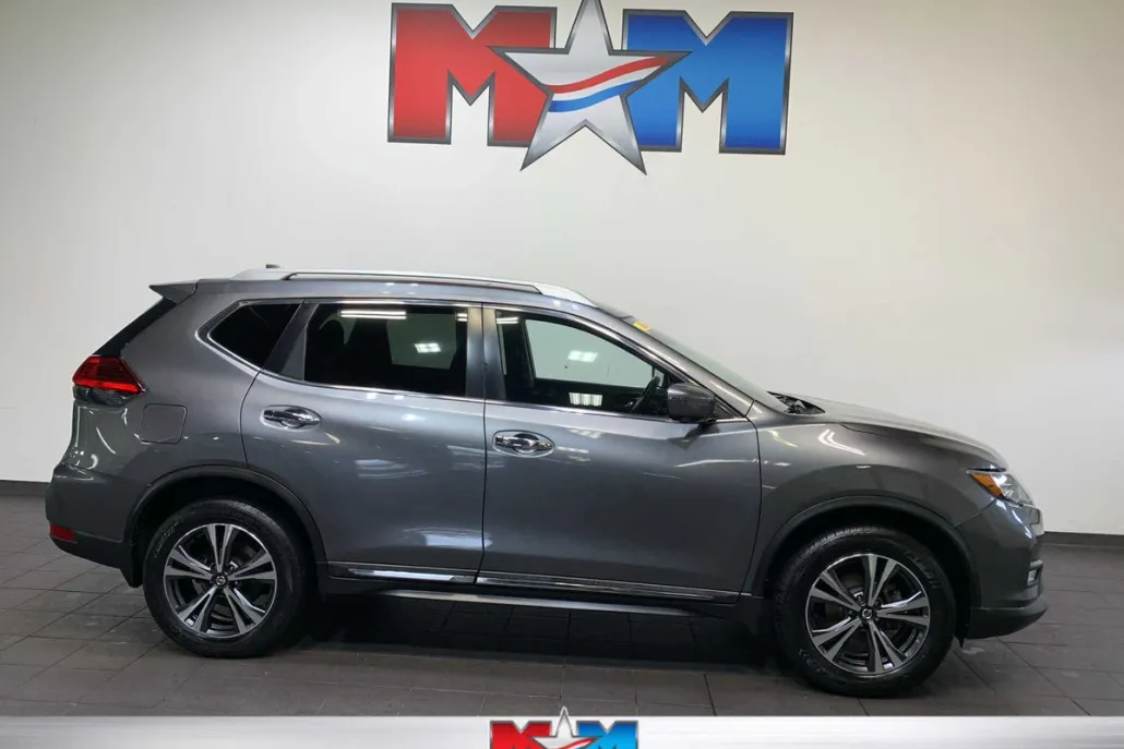 2017 Nissan Rogue SL photo 1