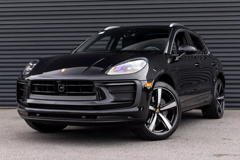 2024 Porsche Macan T photo 1