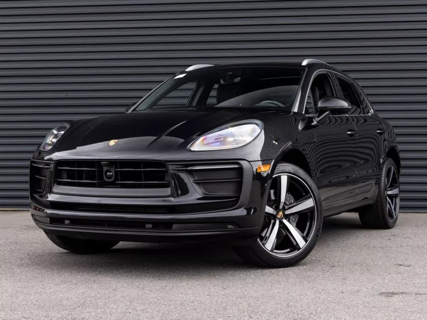 2024 Porsche Macan T photo 1