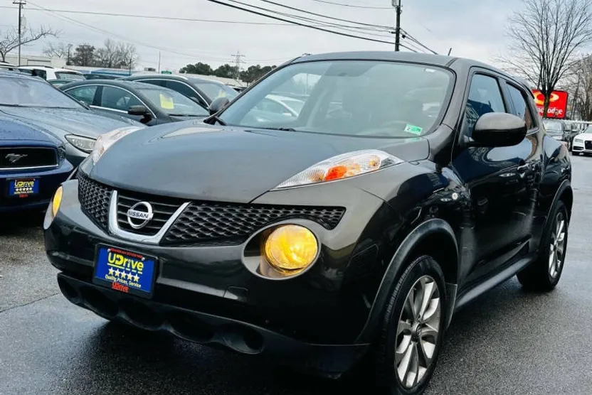 2012 Nissan Juke SV photo 1