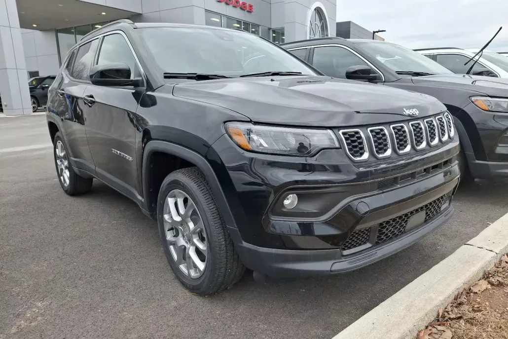 2024 Jeep Compass Latitude Lux photo 1