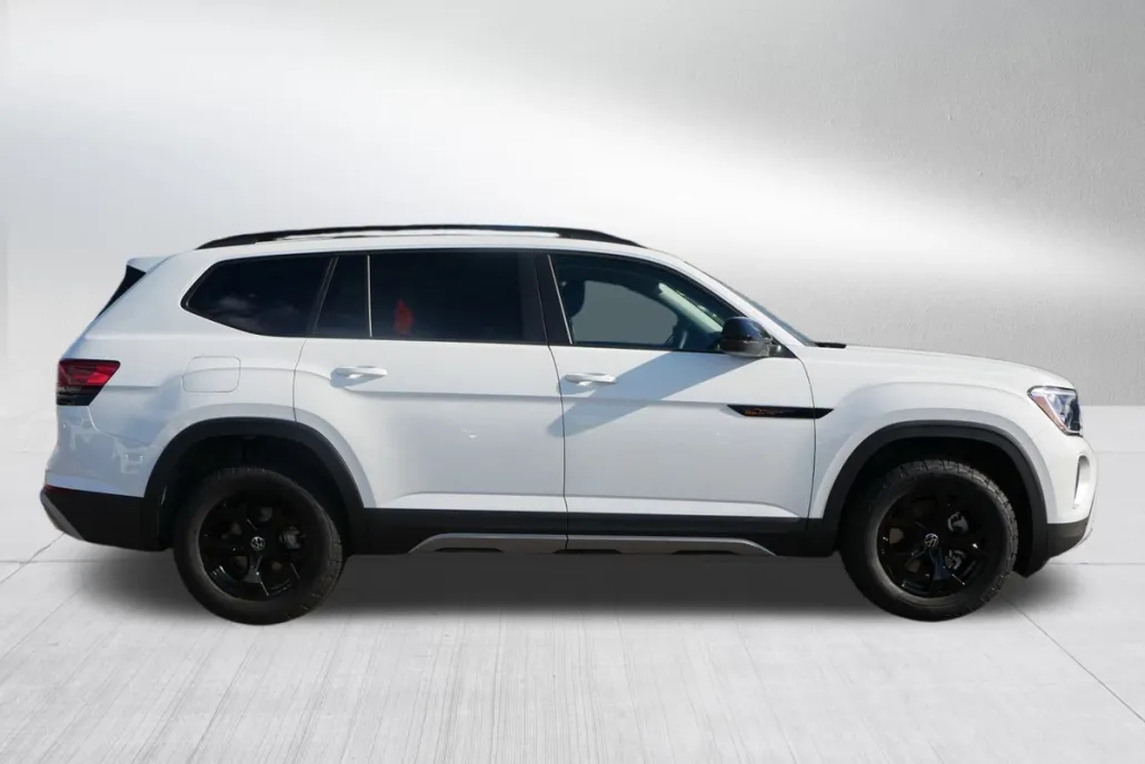 2025 Volkswagen Atlas Peak Edition SE photo 1