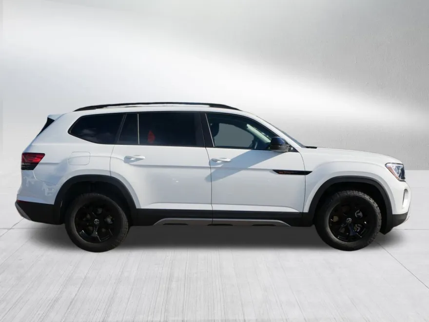 2025 Volkswagen Atlas Peak Edition SE photo 1