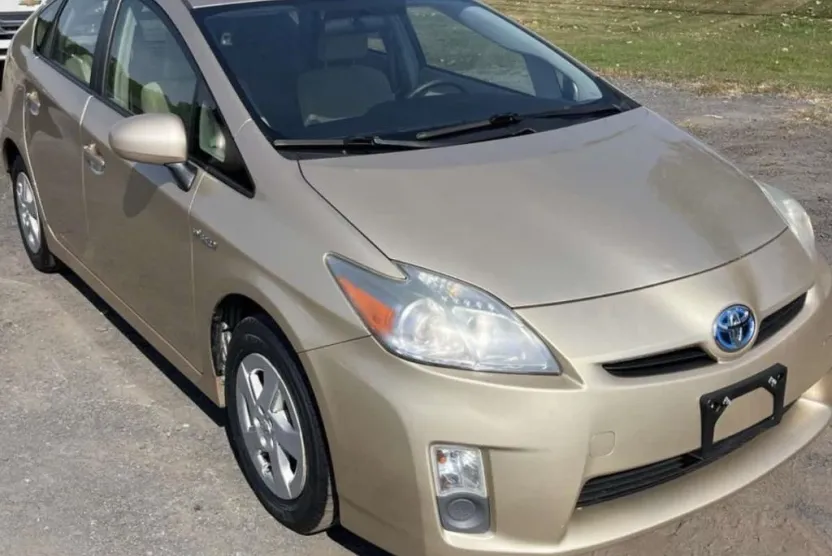 2011 Toyota Prius Two photo 1
