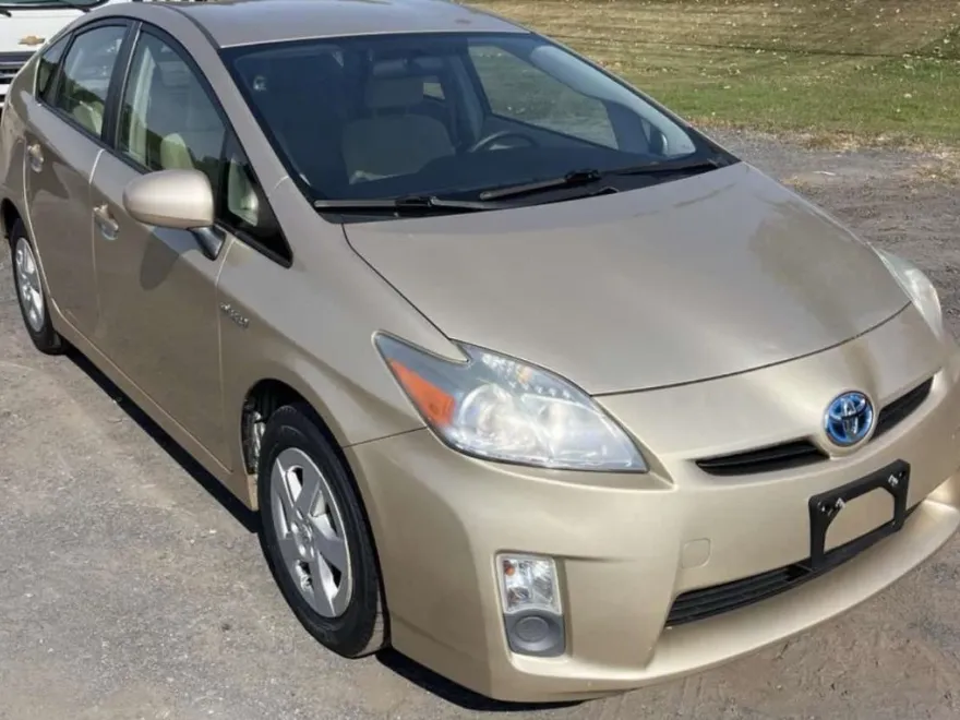 2011 Toyota Prius Two photo 1